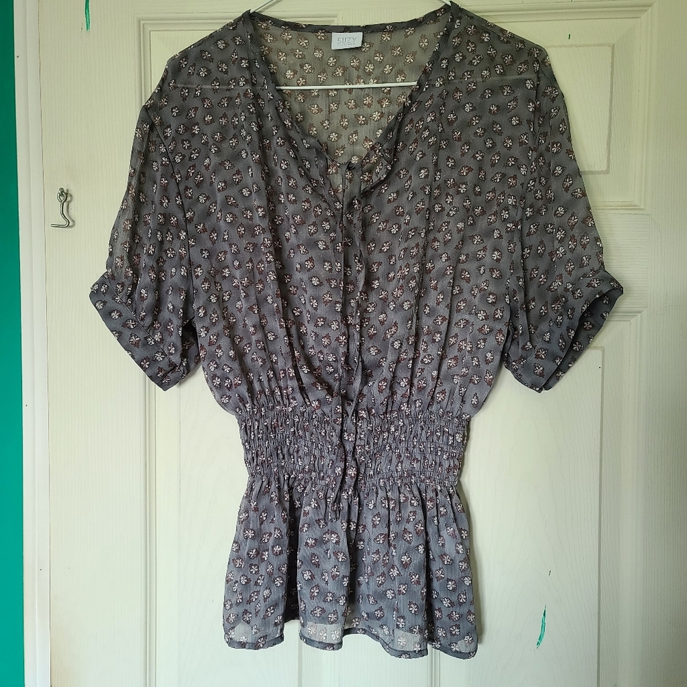 🌻2 for $6 Suzy Shier Top. Size M